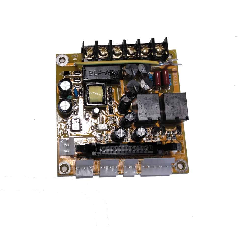 Uña metal con protecciones para desmontadora